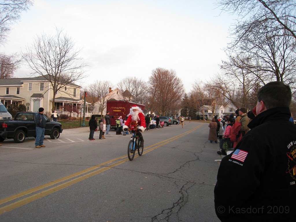 Holiday Hustle 5K 2009 440.jpg - The 2009 running of the Holiday Hustle 5K put on by Running Fit in Dexter Michigan on a sunny but 28 degree on December 5, 2009.